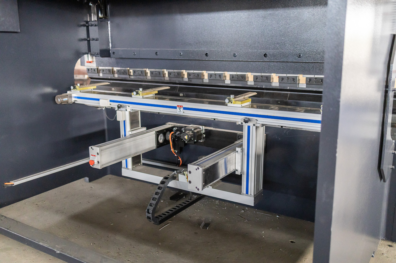 100噸液壓數控制動壓力機加冕數控壓力機制動Delem