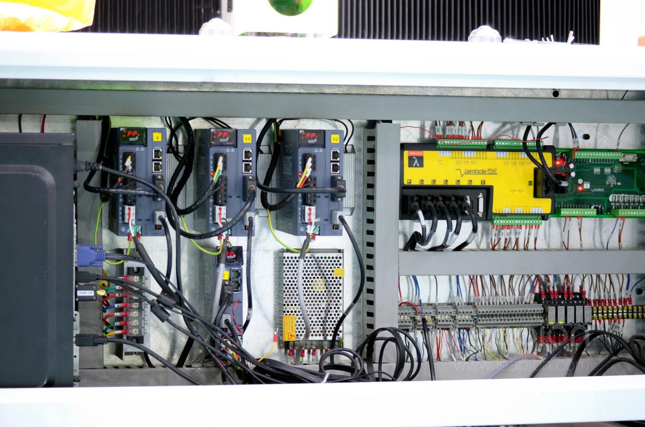 1500*3000mm 500w Racuys Or Ipg Fiber Laser Cutting Machine 1500*3000mm 500w Racuys 或 Ipg 光纖激光切割機