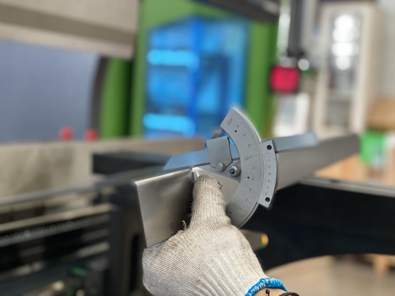 16mm Hydraulic Guillotine Shearing Machine For Sheet Metal Cutting 6 Meters 16mm 液壓剪板機用於鈑金切割 6 米