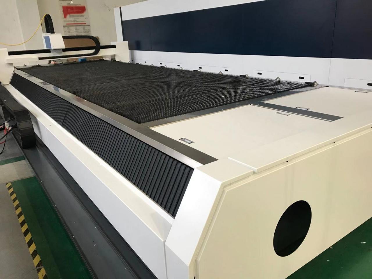 3015 4015 1kw To 6kw Cnc Fiber Laser Cutting Machine Raycus Laser Power 3015 4015 1kw到6kw數控光纖激光切割機銳科激光功率