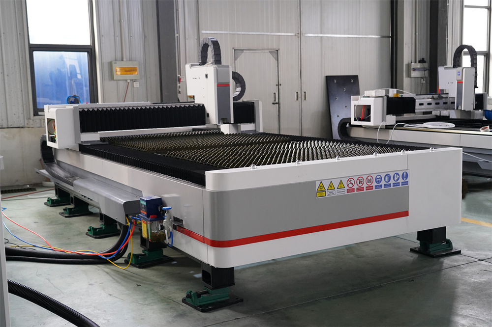 3015 4kw 1kw 2kw 3kw Stainless Steel Cnc Fiber Laser Cutting Machine 3015 4kw 1kw 2kw 3kw不銹鋼數控光纖激光切割機