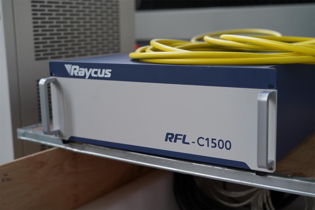 3015 4kw 1kw 2kw 3kw Stainless Steel Cnc Fiber Laser Cutting Machine 3015 4kw 1kw 2kw 3kw不銹鋼數控光纖激光切割機