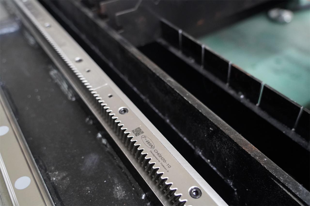 3015 4kw 1kw 2kw 3kw Stainless Steel Cnc Fiber Laser Cutting Machine 3015 4kw 1kw 2kw 3kw不銹鋼數控光纖激光切割機