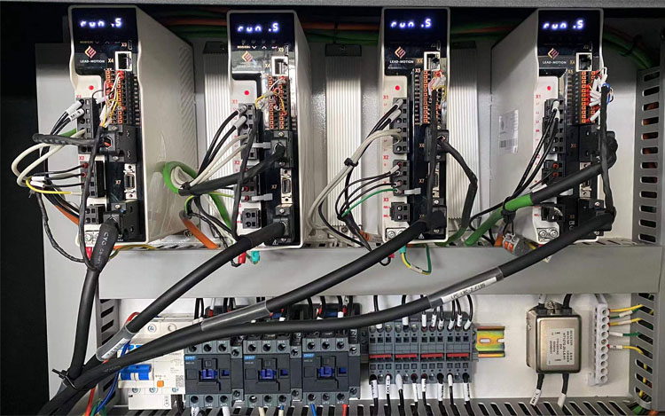 3015 Fiber Laser Cutting Machine For High-Speed Cutting Of 1-6mm Metal Materials 3015光纖激光切割機用於1-6mm金屬材料的高速切割