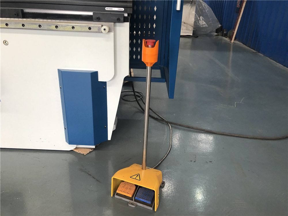 3+1 Axis Cnc Hydraulic Press Brake With Esa System 3+1軸數控液壓折彎機帶ESA系統