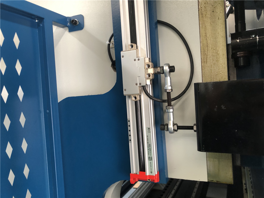 3+1 Axis Cnc Hydraulic Press Brake With Esa System 3+1軸數控液壓折彎機帶ESA系統