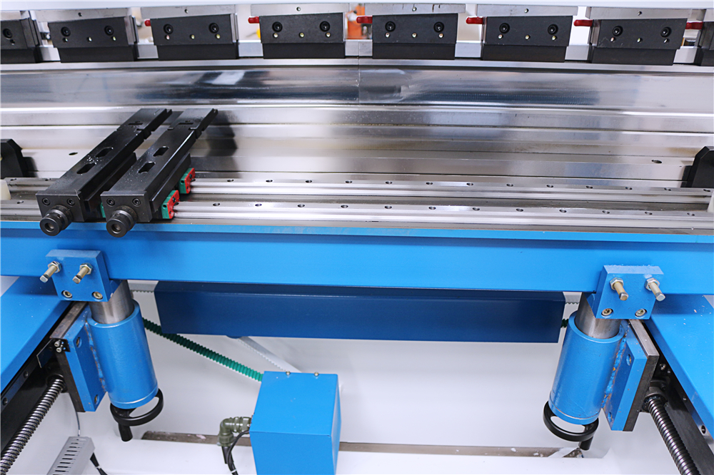 3+1 Axis Cnc Hydraulic Press Brake With Esa System 3+1軸數控液壓折彎機帶ESA系統