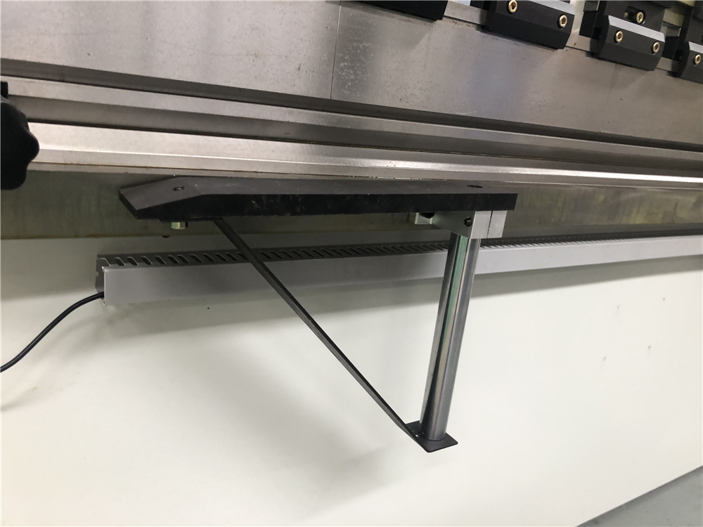 3+1 Axis Cnc Hydraulic Press Brake With Esa System 3+1軸數控液壓折彎機帶ESA系統