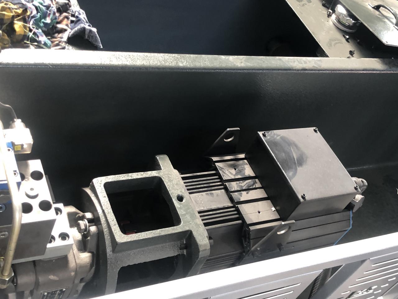 3+1 Axis Cnc Hydraulic Press Brake With Esa System 3+1軸數控液壓折彎機帶ESA系統