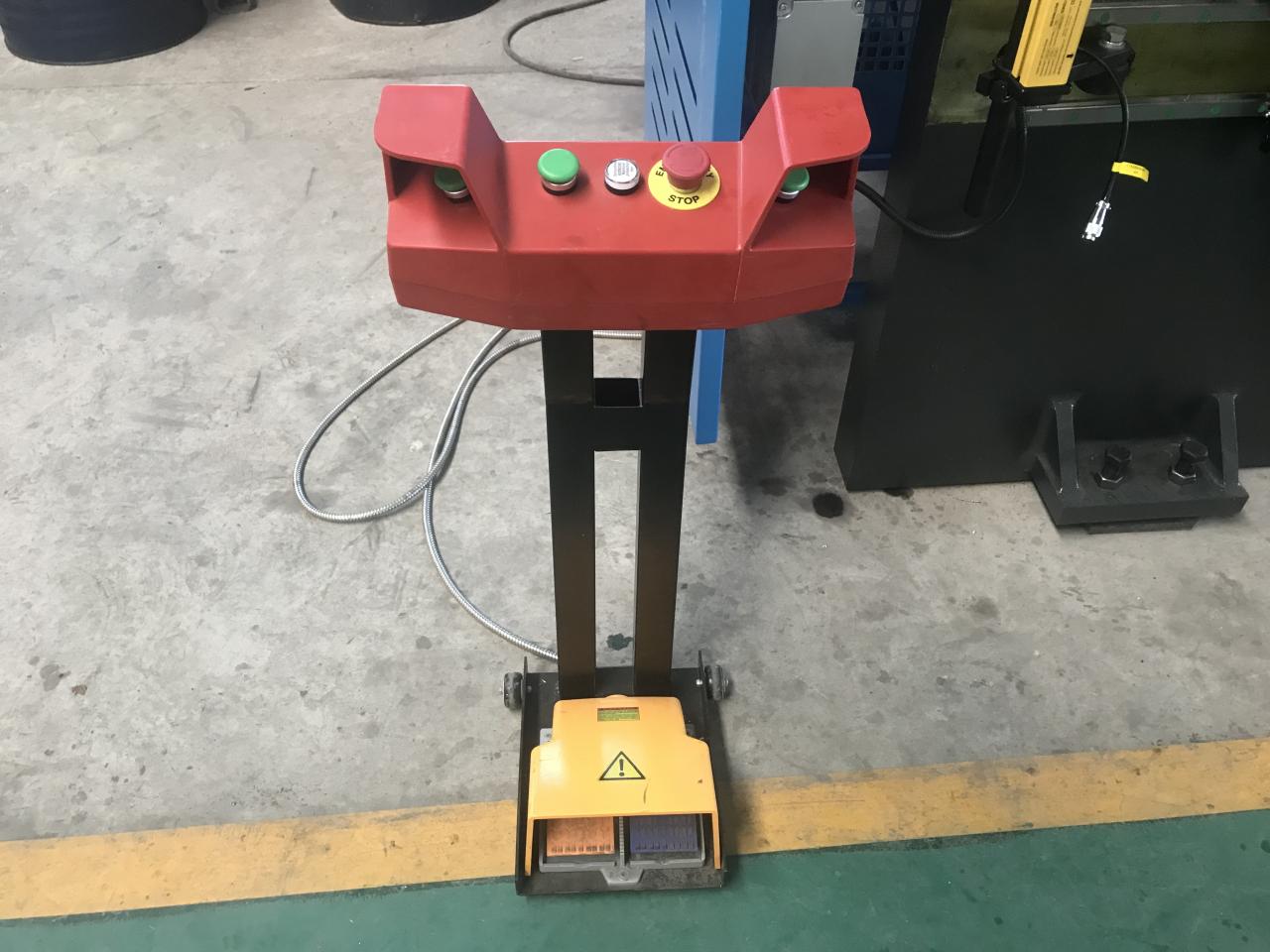 3+1 Axis Cnc Hydraulic Press Brake With Esa System 3+1軸數控液壓折彎機帶ESA系統