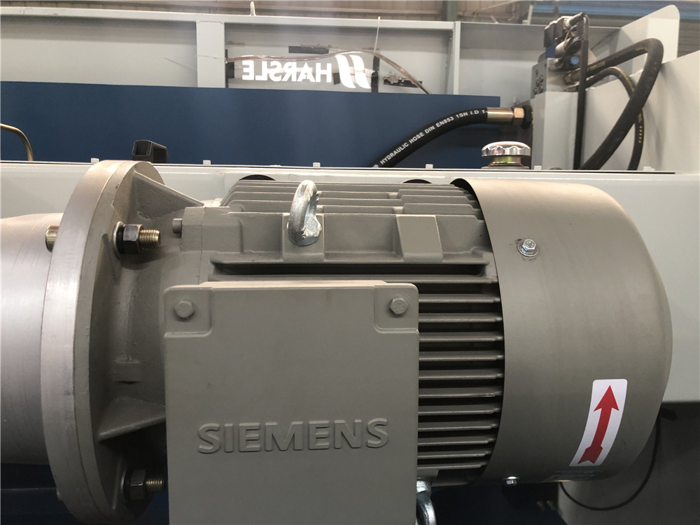 3+1 Axis Cnc Hydraulic Press Brake With Esa System 3+1軸數控液壓折彎機帶ESA系統