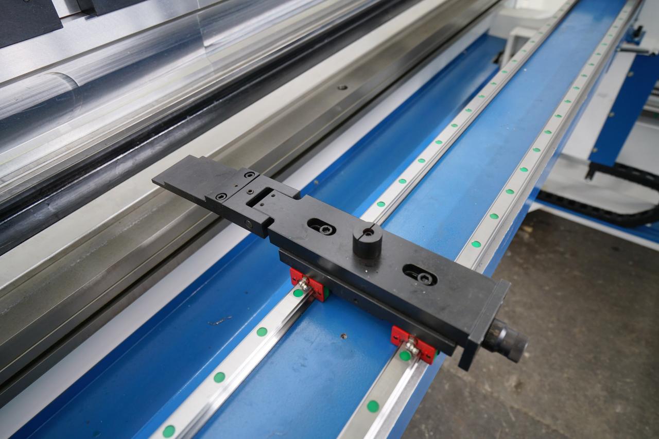 4 Axis Cnc Tandem Press Brake With Delem Da58t 2d Graphical Controller 4軸數控串聯折彎機,帶Delem Da58t 2d圖形控制器