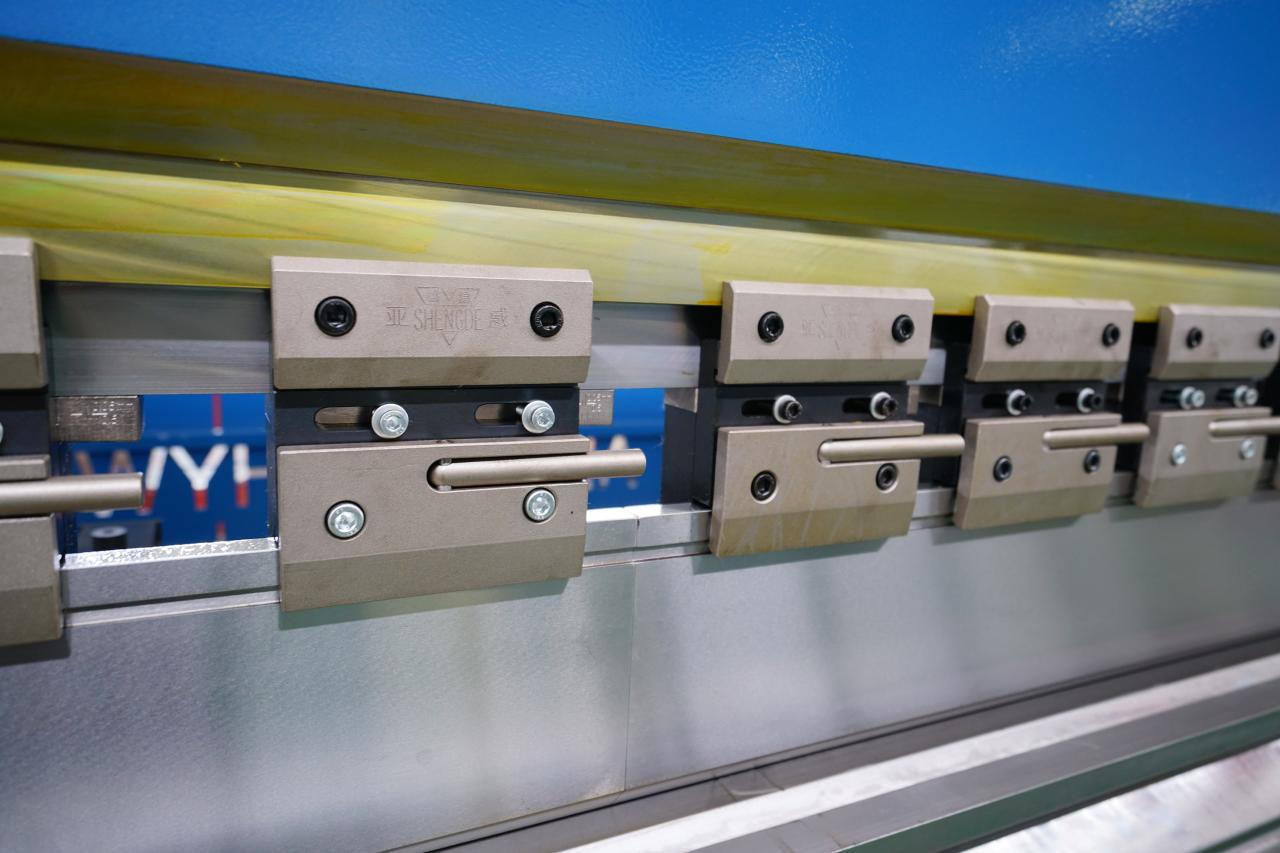 4 Axis Cnc Tandem Press Brake With Delem Da58t 2d Graphical Controller 4軸數控串聯折彎機,帶Delem Da58t 2d圖形控制器