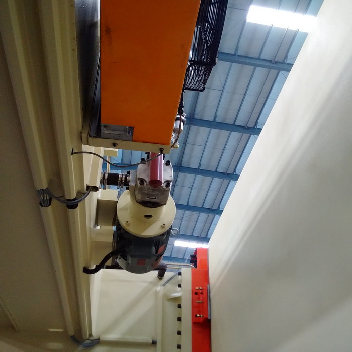 4 Axis Cnc Tandem Press Brake With Delem Da58t 2d Graphical Controller 4軸數控串聯折彎機,帶Delem Da58t 2d圖形控制器