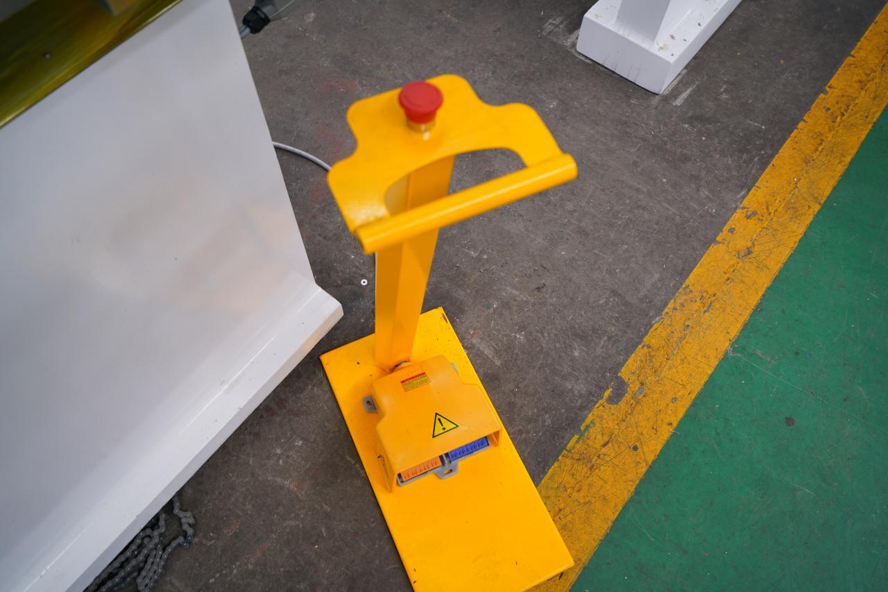 4 Axis Cnc Tandem Press Brake With Delem Da58t 2d Graphical Controller 4軸數控串聯折彎機,帶Delem Da58t 2d圖形控制器