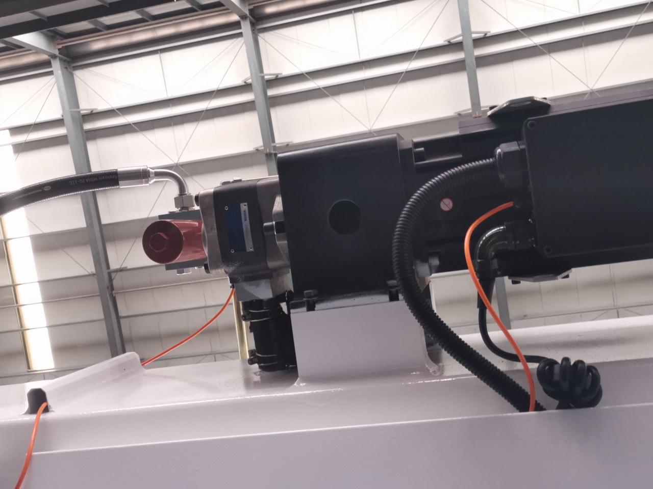 4 Axis Cnc Tandem Press Brake With Delem Da58t 2d Graphical Controller 4軸數控串聯折彎機,帶Delem Da58t 2d圖形控制器