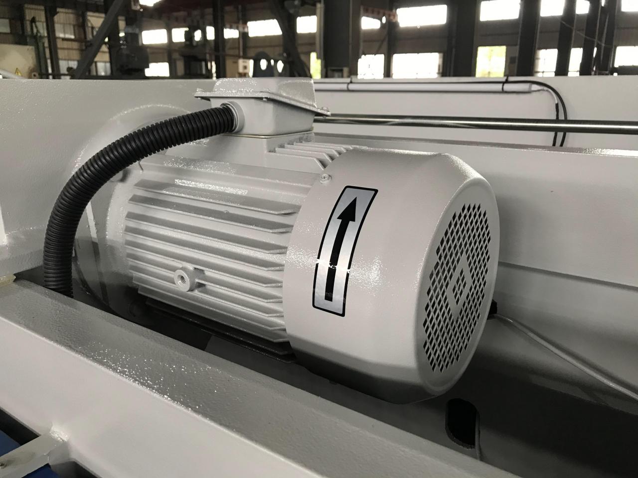 4mm Oem Qc11y-8x3200 Nc Hydraulic Guillotine Guillotine Shearing Machine 4mm OEM Qc11y-8x3200 數控液壓斷頭台剪板機