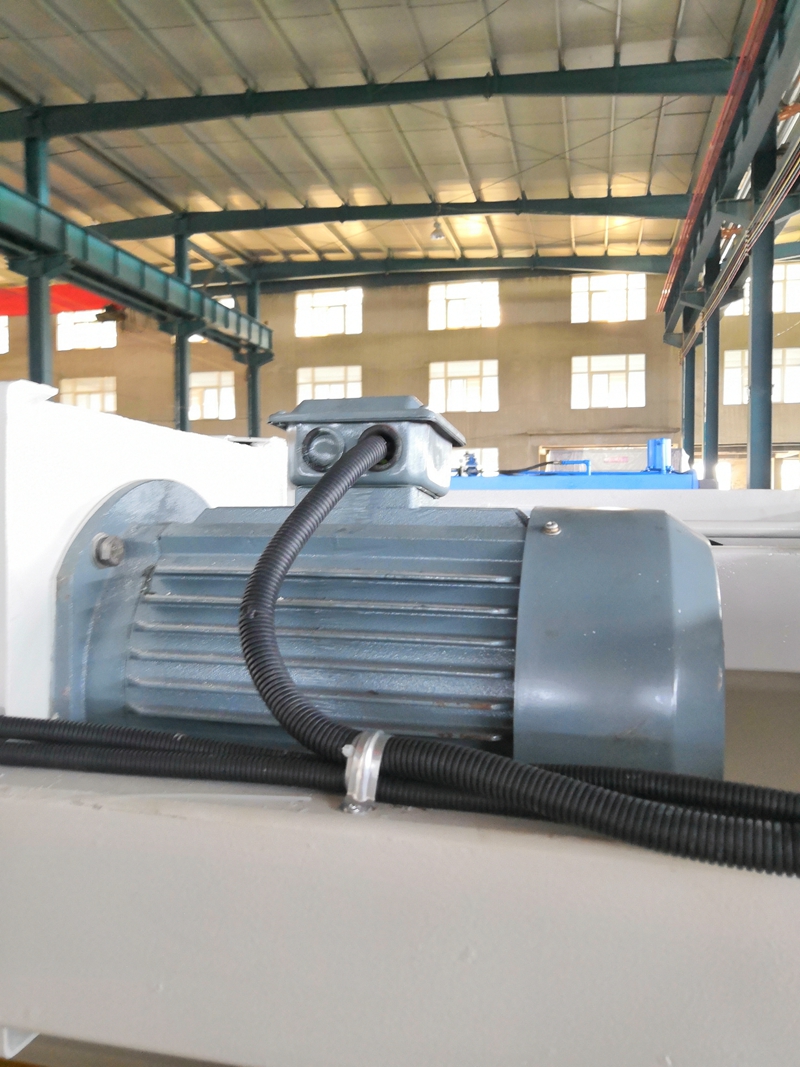 6mm Q11 Electric Sheet Plate Shearing Machine 8 Feet Sheet Metal Shearing Machine 6mm Q11 電動剪板機 8 英尺鈑金剪板機