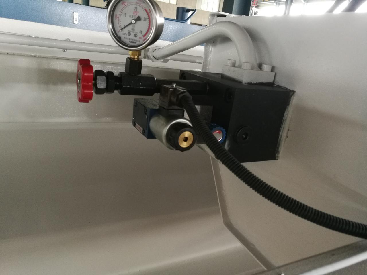 6mm Q11 Electric Sheet Plate Shearing Machine 8 Feet Sheet Metal Shearing Machine 6mm Q11 電動剪板機 8 英尺鈑金剪板機