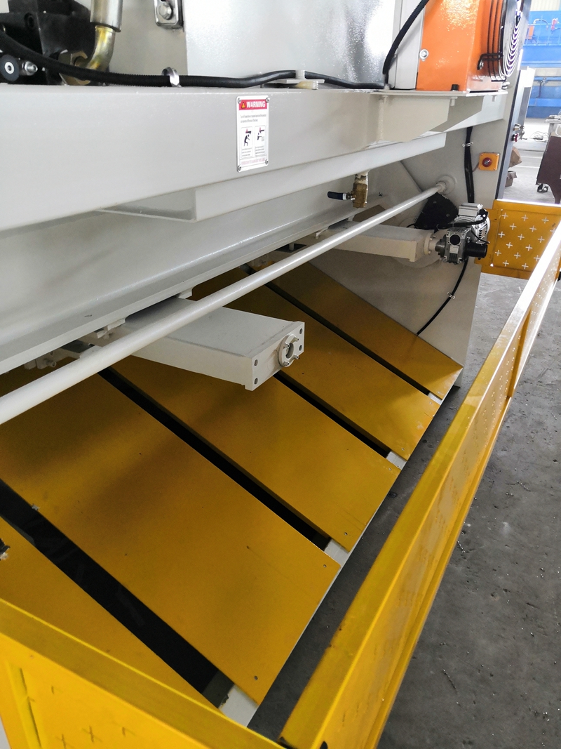 6mm Q11 Electric Sheet Plate Shearing Machine 8 Feet Sheet Metal Shearing Machine 6mm Q11 電動剪板機 8 英尺鈑金剪板機