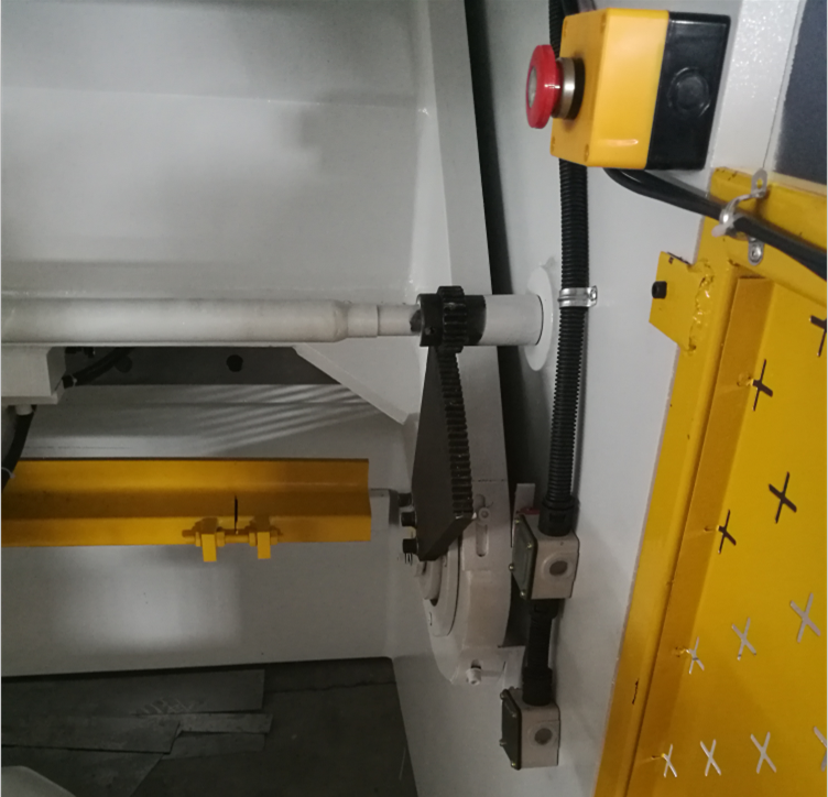 6mm Q11 Electric Sheet Plate Shearing Machine 8 Feet Sheet Metal Shearing Machine 6mm Q11 電動剪板機 8 英尺鈑金剪板機