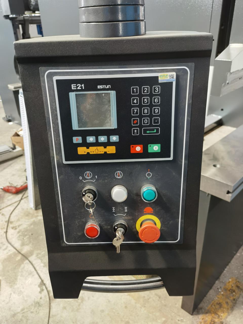 6x3200mm不銹鋼板材切割機，自動鐵皮剪板機