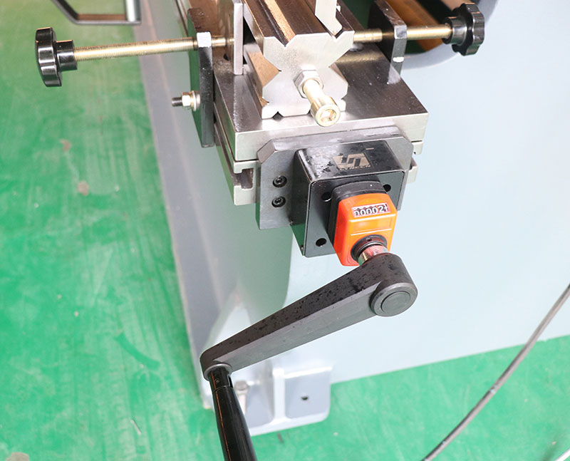 金屬折彎機 Wc-63t3200 金屬板折彎機數控液壓折彎機