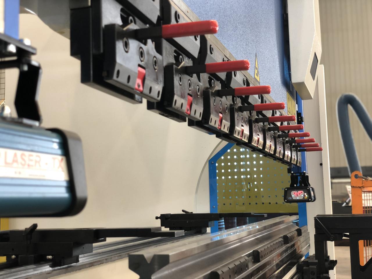 Cnc Hydraulic Bending Machine 160x3200 Press Brake Price 數控液壓折彎機 160x3200 折彎機價格