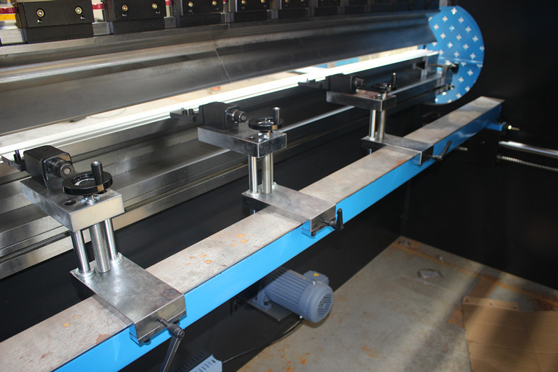 Cnc Hydraulic Press Brake Machine, Fully Automatic Carbon Steel Bending Machine 數控液壓折彎機,全自動碳鋼折彎機