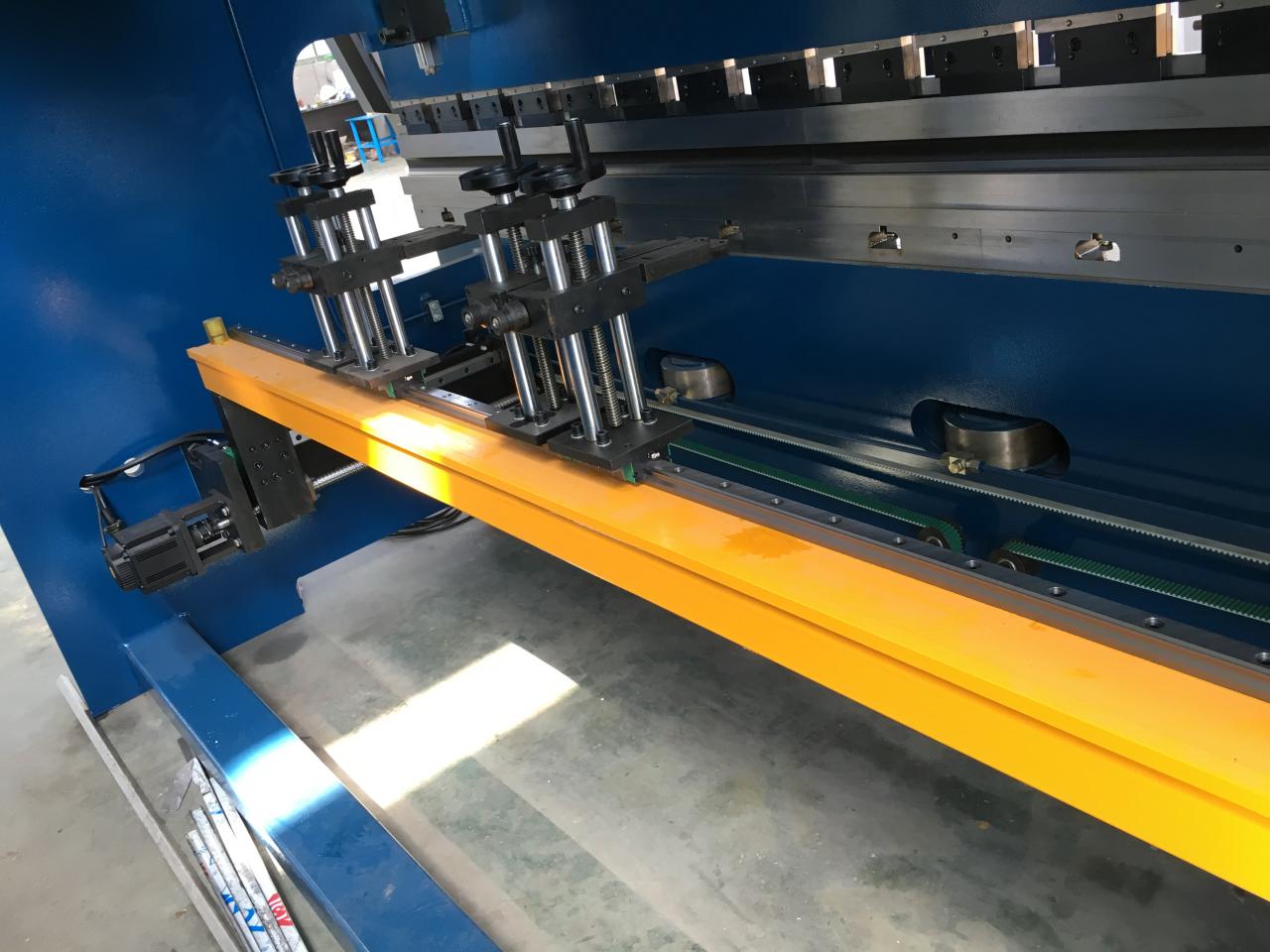 Cnc Servo Press Brake 250t/3.2m 3+1 Axis 3 Meter Sheet Metal Press Brake 數控伺服折彎機 250t/3.2m 3+1 軸 3 米鈑金折彎機