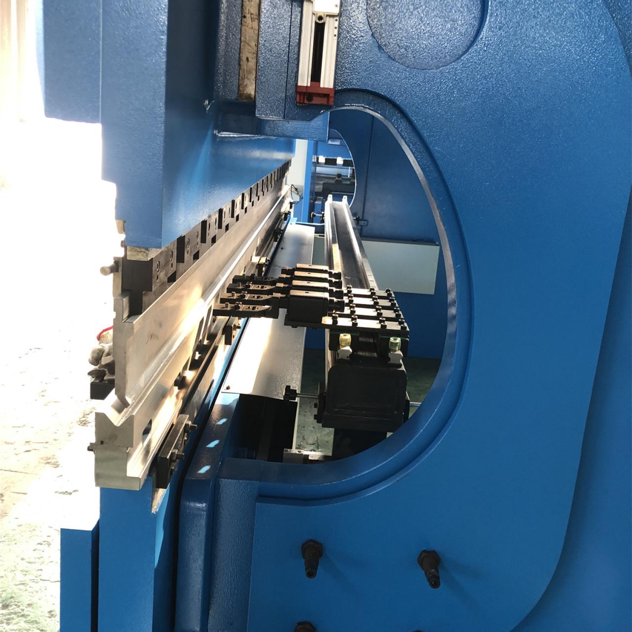 Da53t Cnc System Controller 125t4000 3+1 Axis Cnc Hydraulic Press Brake With Good Quality Da53t數控系統控制器125t4000 3+1軸數控液壓折彎機質量好