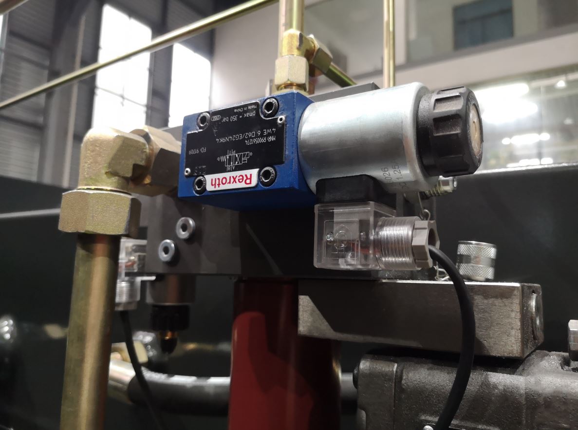 Delem Da66t 125 3+1 4+1 6+1 8+1 Cnc Hydraulic Press Brake For Metal Plate Bending Delem Da66t 125 3+1 4+1 6+1 8+1 數控液壓折彎機用於金屬板折彎