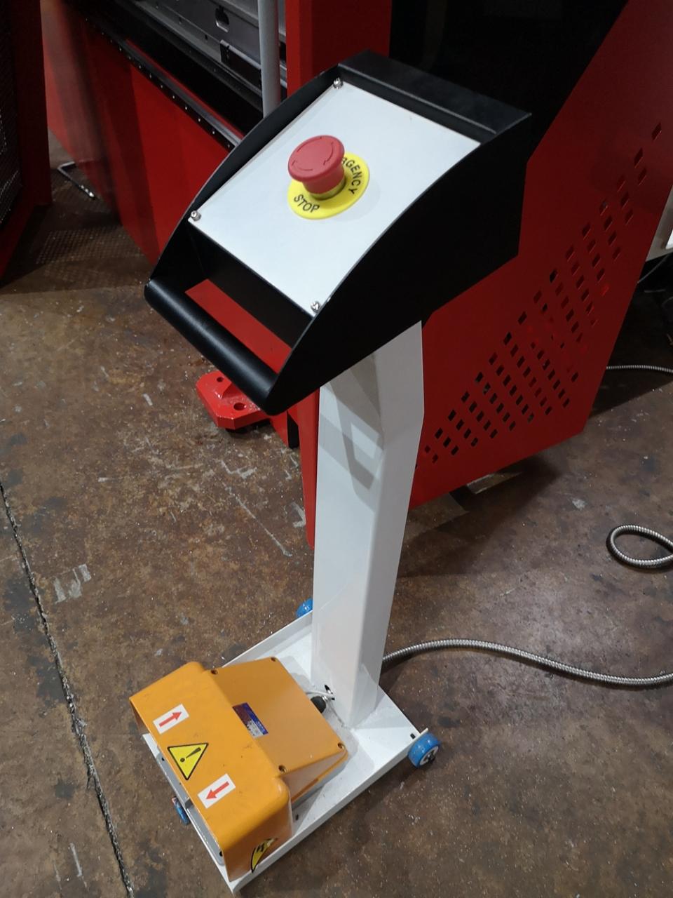 Delem Da66t 125 3+1 4+1 6+1 8+1 Cnc Hydraulic Press Brake For Metal Plate Bending Delem Da66t 125 3+1 4+1 6+1 8+1 數控液壓折彎機用於金屬板折彎