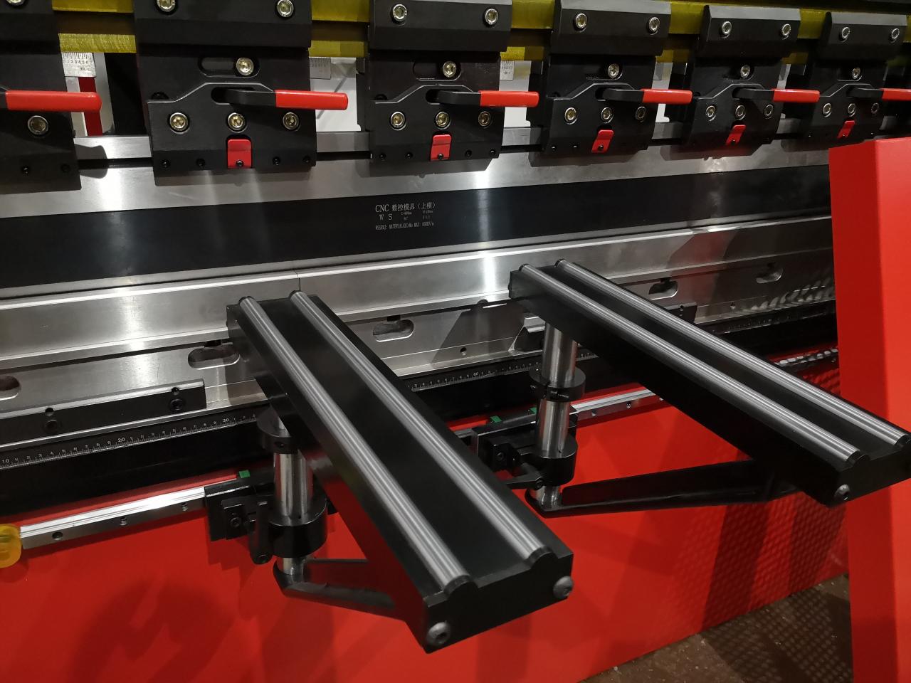 Delem Da66t 125 3+1 4+1 6+1 8+1 Cnc Hydraulic Press Brake For Metal Plate Bending Delem Da66t 125 3+1 4+1 6+1 8+1 數控液壓折彎機用於金屬板折彎