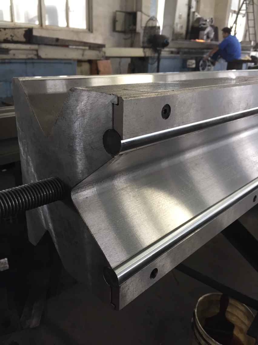 Full Automatic High Power Sheet Bending Machine And Cnc Press Brake Machine 全自動大功率折彎機及數控折彎機