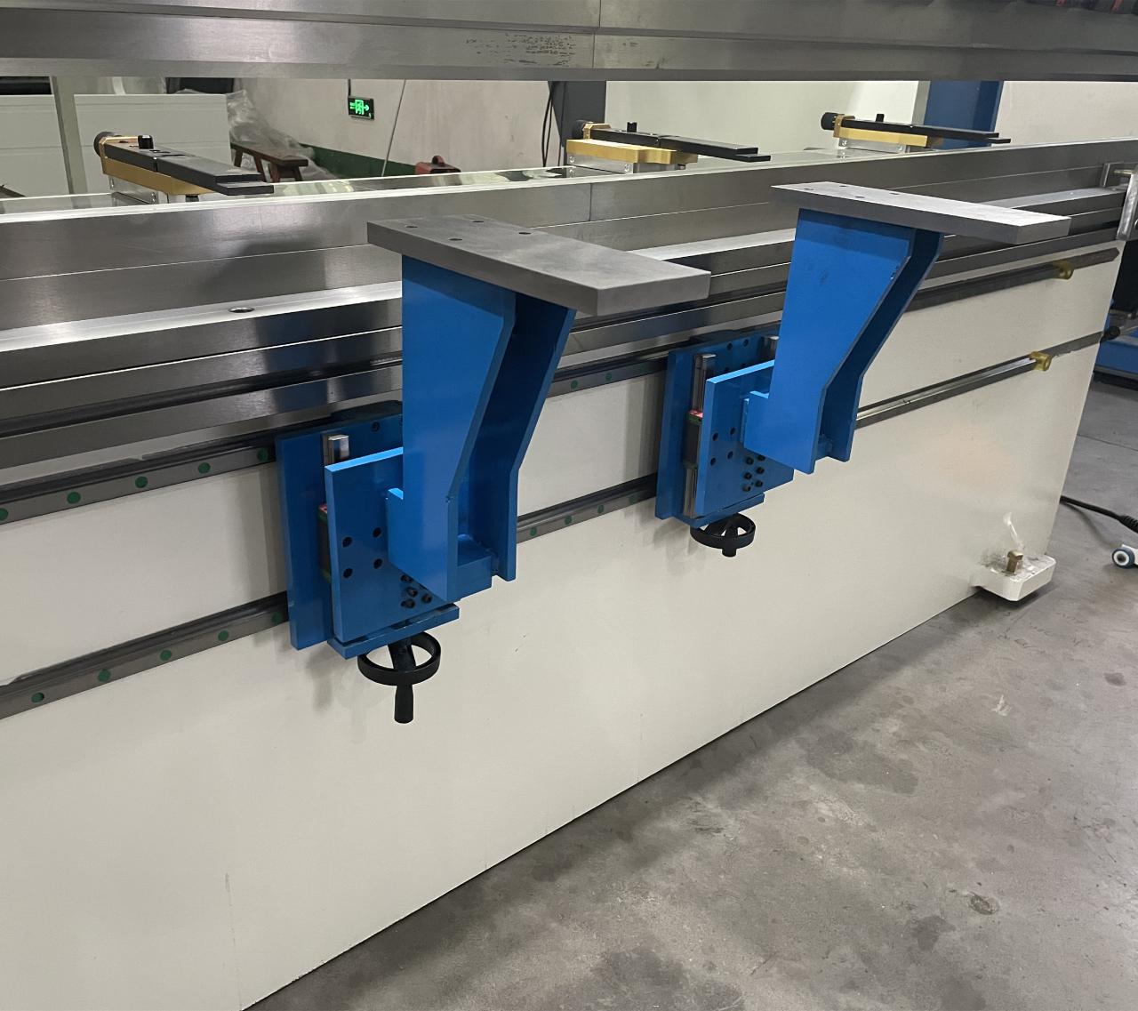 High Quality 3m Press Brake Machine Hydraulic 100 Ton For Sheet Metal Bending 用於鈑金彎曲的高品質 3m 折彎機液壓 100 噸