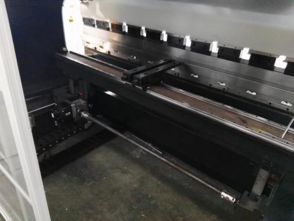 High Quality Sheet Metal Hydraulic Press Brake Machine 高品質鈑金液壓折彎機