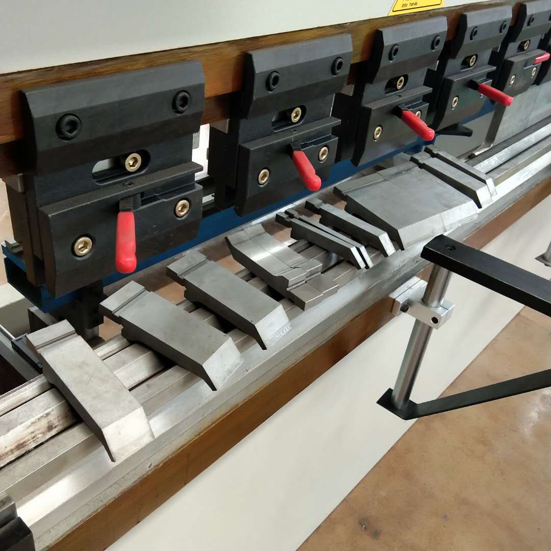 130t/3200mm 4+1軸Delem Da53t數控折彎機液壓折彎機