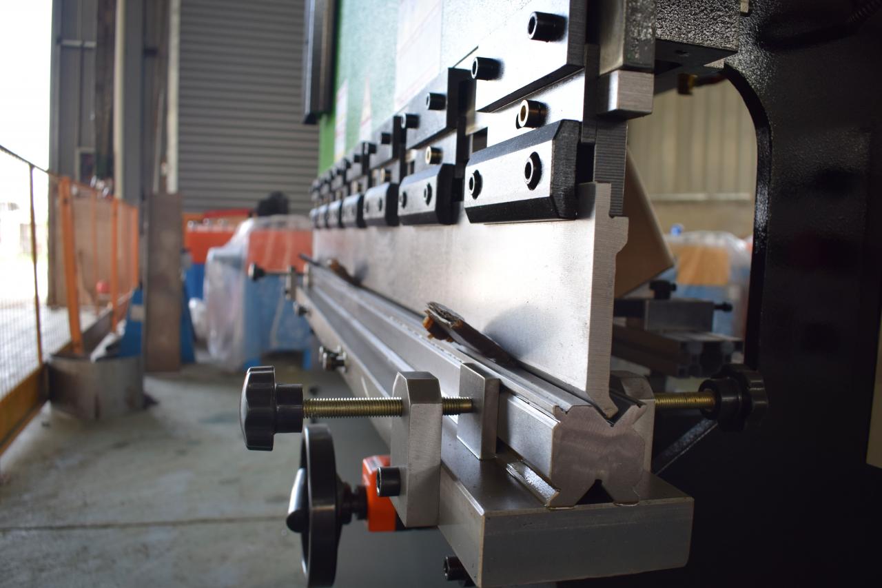 Hydraulic Sheet Metal Bending Cnc Press Brake Machine Wc67y 液壓鈑金折彎數控折彎機Wc67y