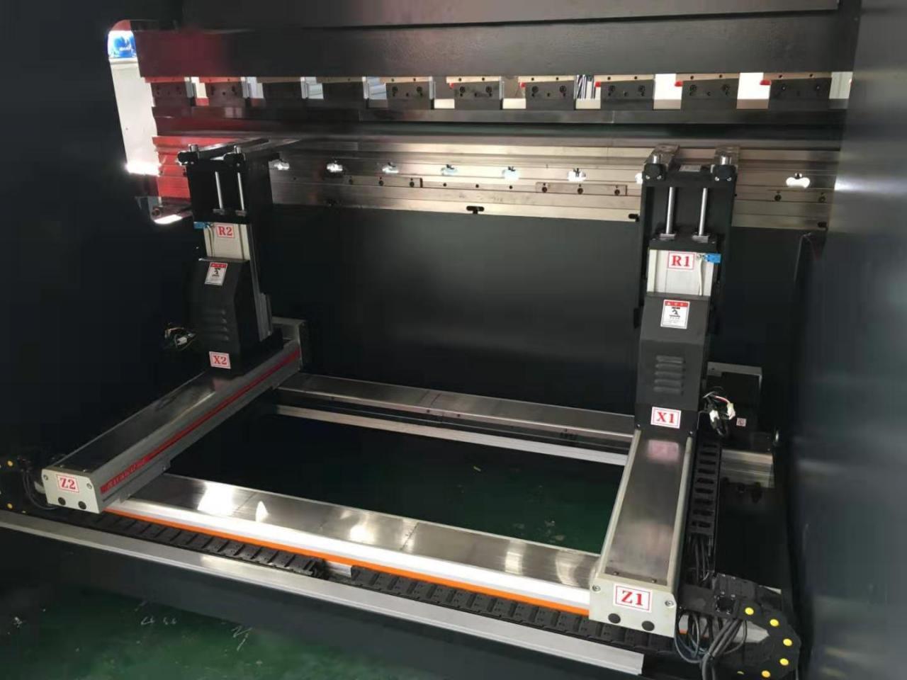 Hydraulic Stainless Steel Wc67y/k-300/6000 Mould Crowning Press Brake 液壓不銹鋼 Wc67y/k-300/6000 模具凸面折彎機