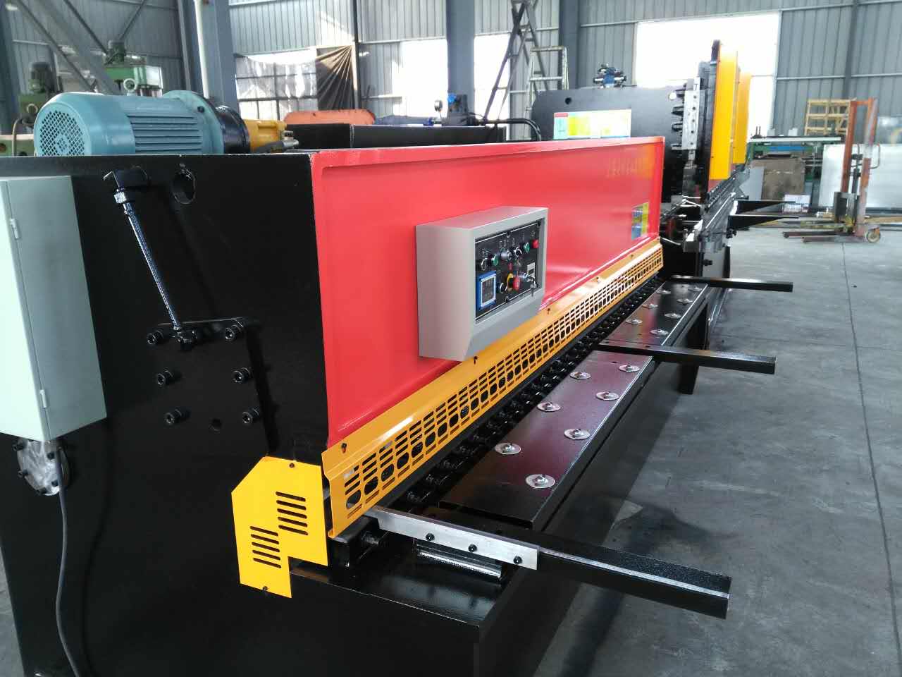 Hydraulic Swing Beam Guillotine Shears Qc12y-4x2500 液壓擺梁斷頭台剪 Qc12y-4x2500