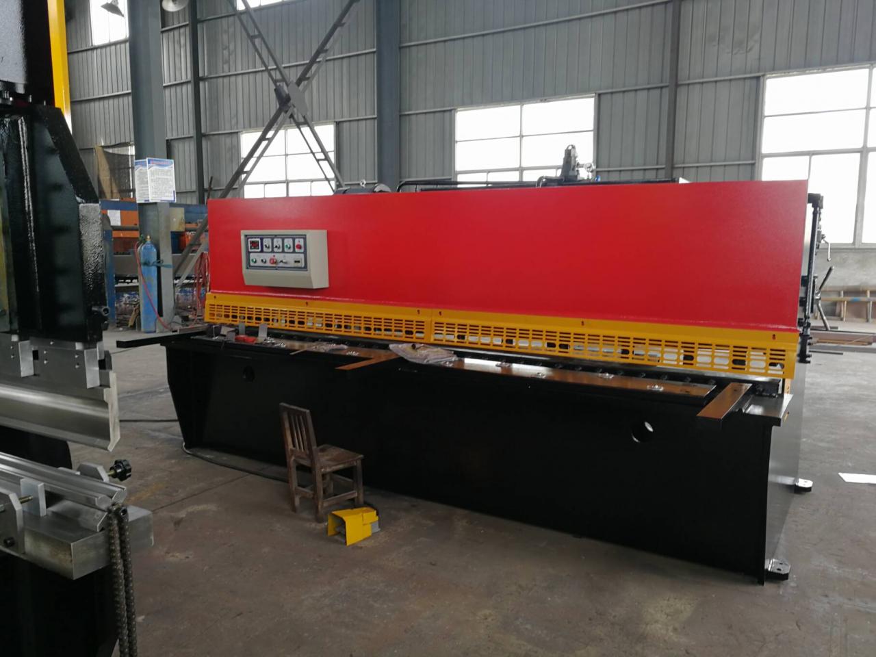 Hydraulic Swing Beam Guillotine Shears Qc12y-4x2500 液壓擺梁斷頭台剪 Qc12y-4x2500
