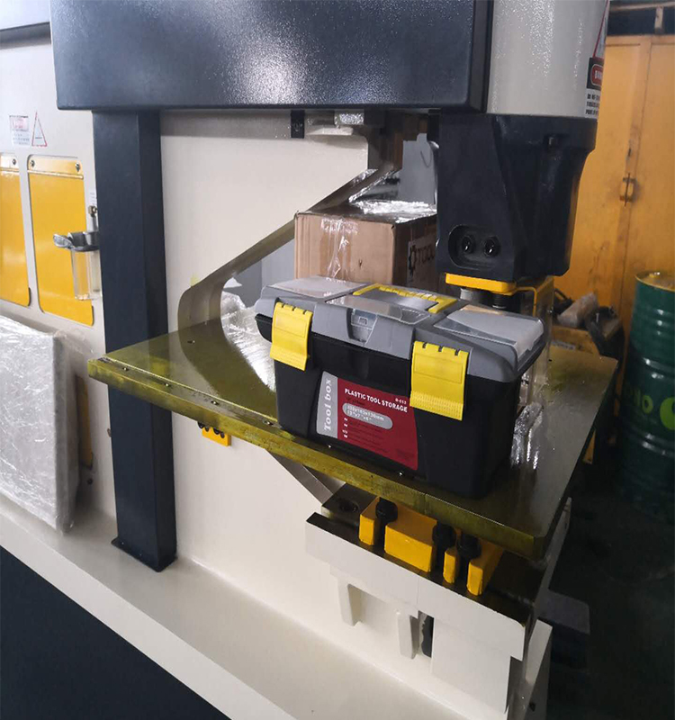 Metal Cutting Hydraulic Steelworkers Machine For Punching Cropping Notching Cutting 金屬切割液壓鋼工機沖裁切槽切割