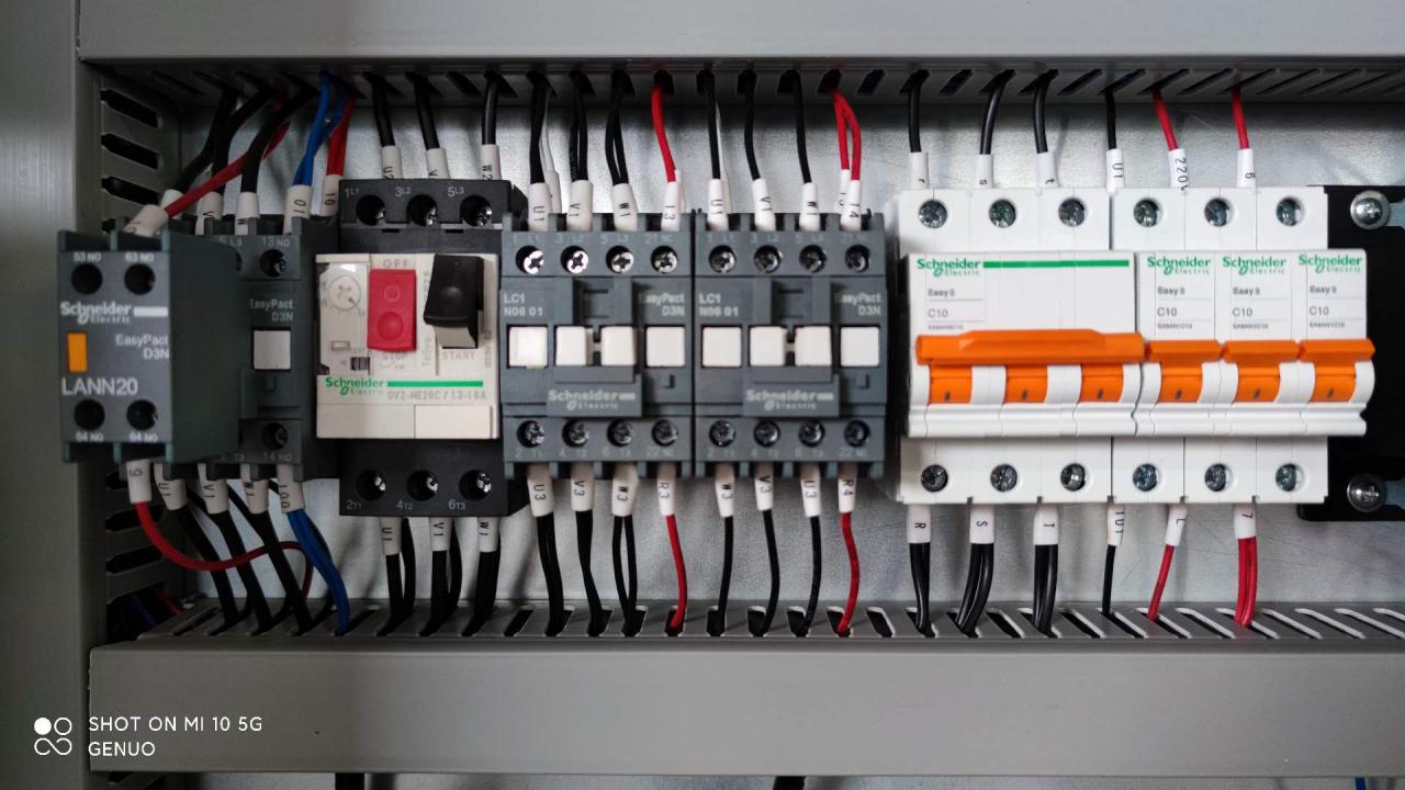 Qc11k Hydraulic Shear Machine And Guillotine Shearing Machine For Sheet Metal Cutting Qc11k液壓剪板機和斷頭台剪板機用於鈑金切割