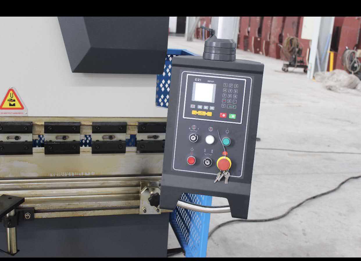 Qc12y 6x3200 Hydraulic Plate Sliding Table Saw Guillotine Shear Cutting Machine Qc12y 6x3200 液壓板推台鋸斷頭台剪板機