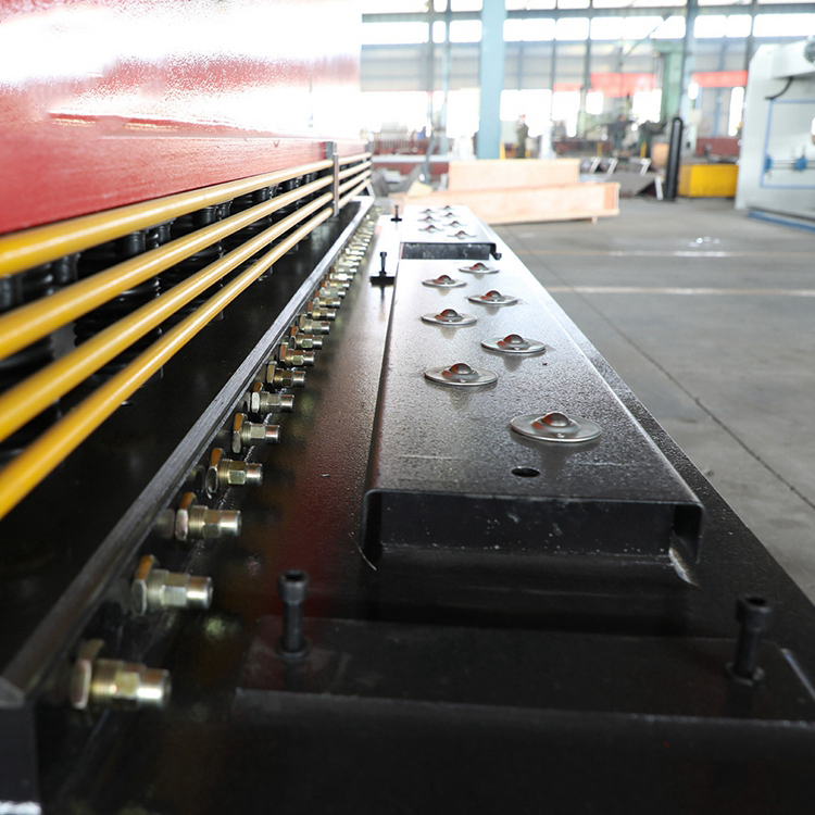 Qc12y / Qc12k Sheet Metal Steel Plate 6mm X 3200 Cnc Hydraulic Swing Beam Shear Machine Qc12y / Qc12k 鈑金鋼板 6mm X 3200 數控液壓擺梁剪板機