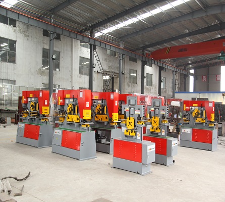Steel Plate Angle Cutting Punching Notching Machine Hydraulic Ironworker For Sale 鋼板角切割沖孔開槽機液壓鐵工出售