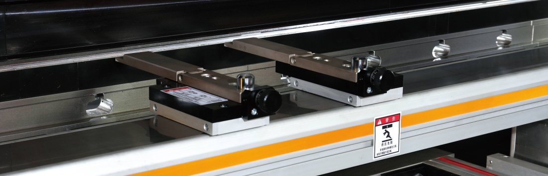 Steel Sheet Aluminum Bending Hydraulic Press Brake Machine 鋼板鋁彎曲液壓折彎機