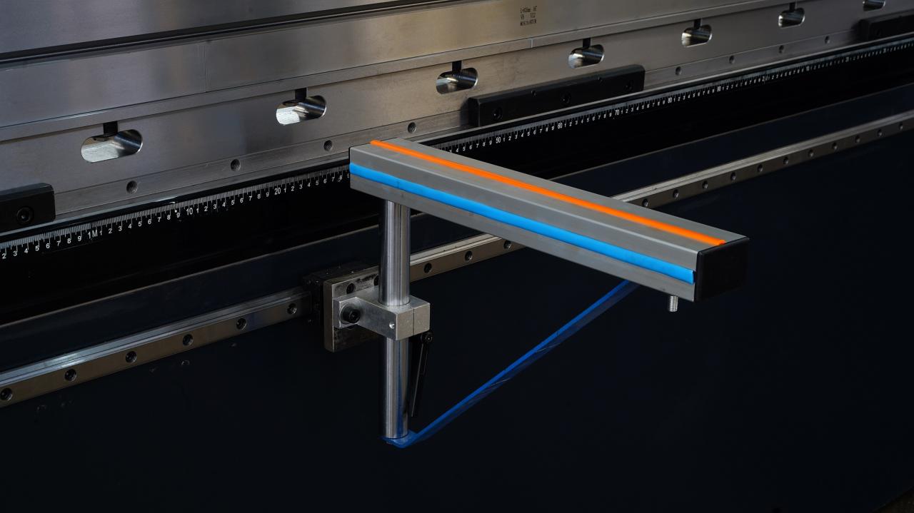 Wc67k-400T Cnc Plc手動板料折彎機液壓數控折彎機