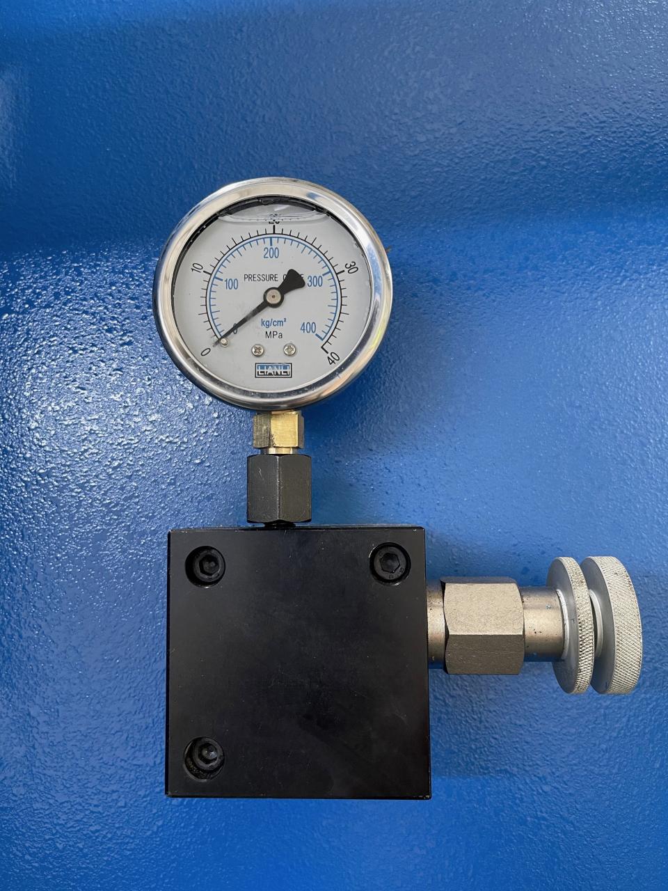 Wc67k-400T Cnc Plc手動板料折彎機液壓數控折彎機